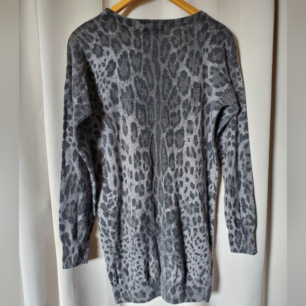 Sisters Sweater - Picture 4 of 5